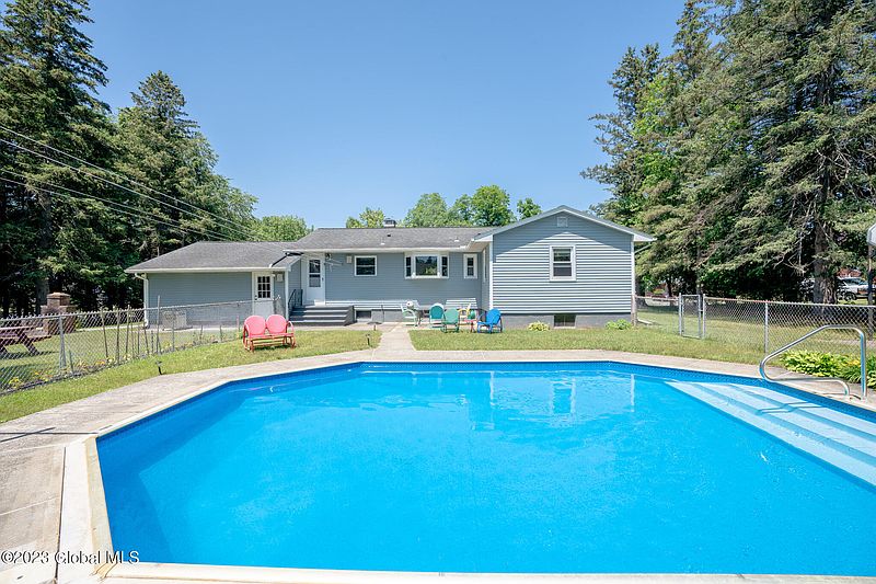 4th image of 31 Meadow Drive