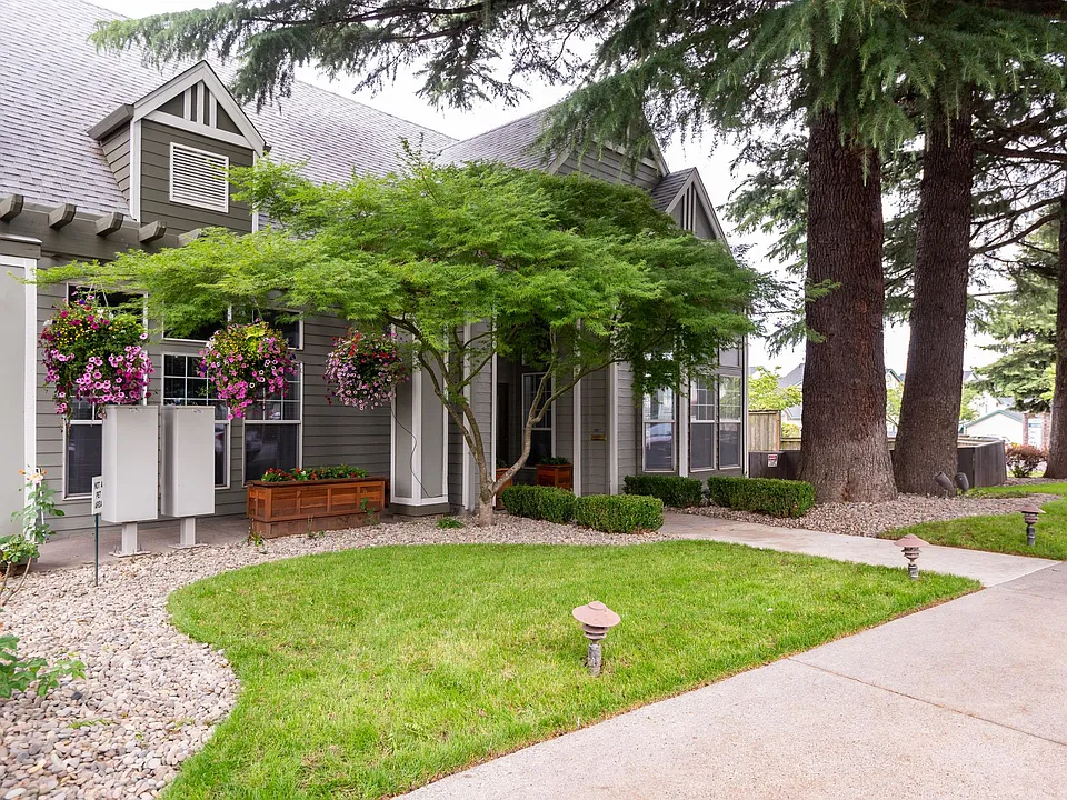 Courtyards at Fairview Apartments