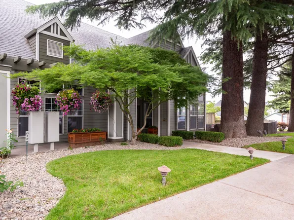 Courtyards at Fairview Apartments