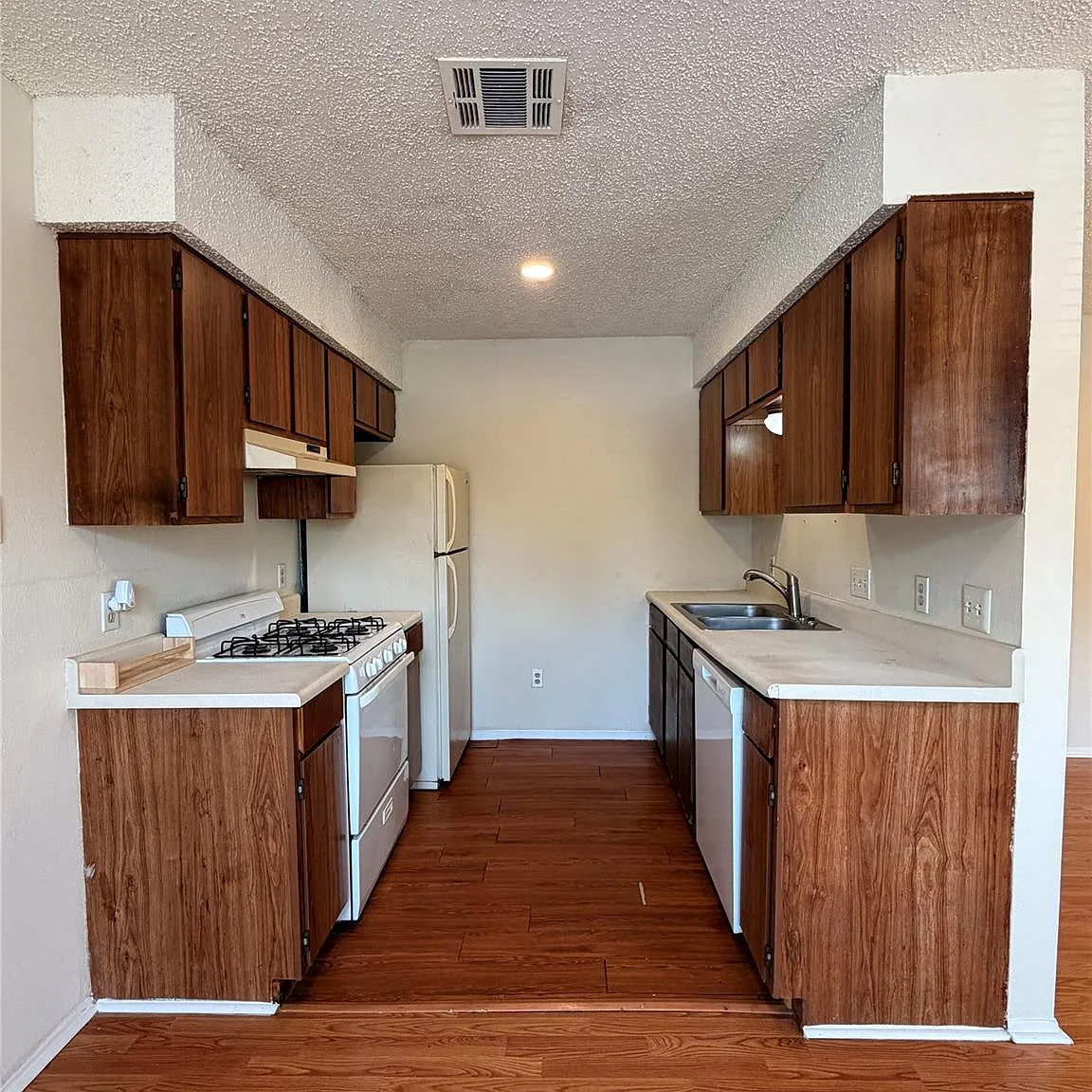 1 bed, 1.0 bath, 700 sqft, $850 — Photo 3