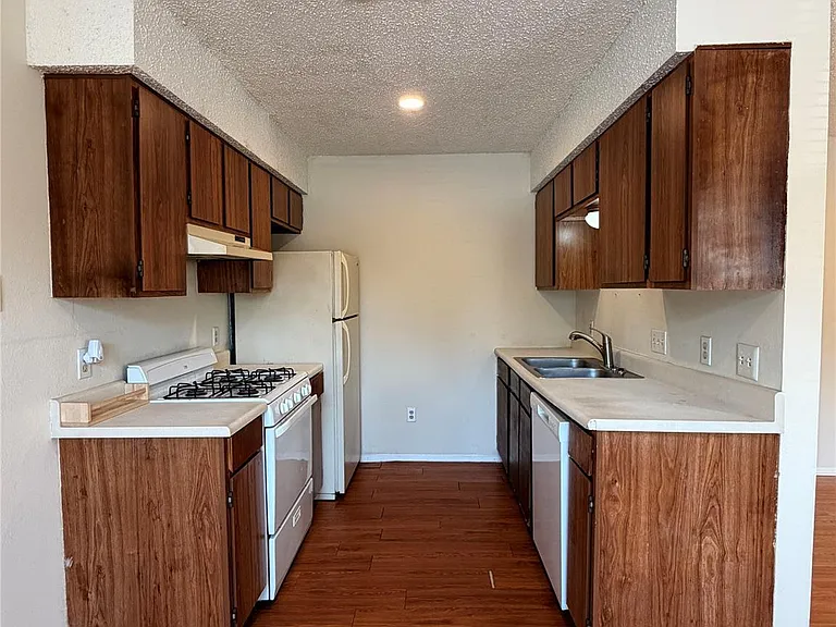 1203 W 49th St #C — Photo 3