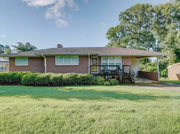 910 Cherokee Dr, Sylacauga, AL 35150