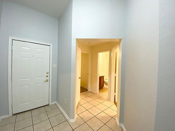 5th image of 303 Waterwood Dr