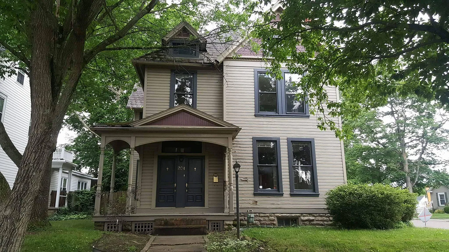204 Vine St photo 1