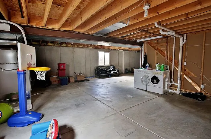 1318 Finch St — Photo 9