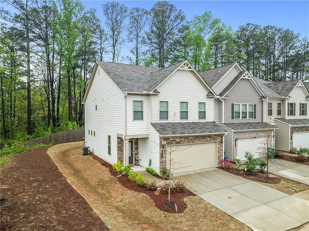 3 bed, 2.5 bath, 2184 sqft, $2,800 — Photo 3