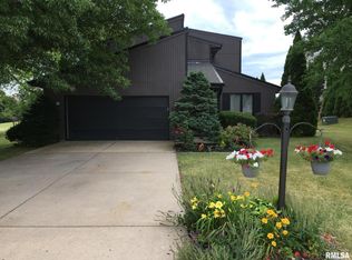 7404 N Radnor Rd, Peoria, IL 61615