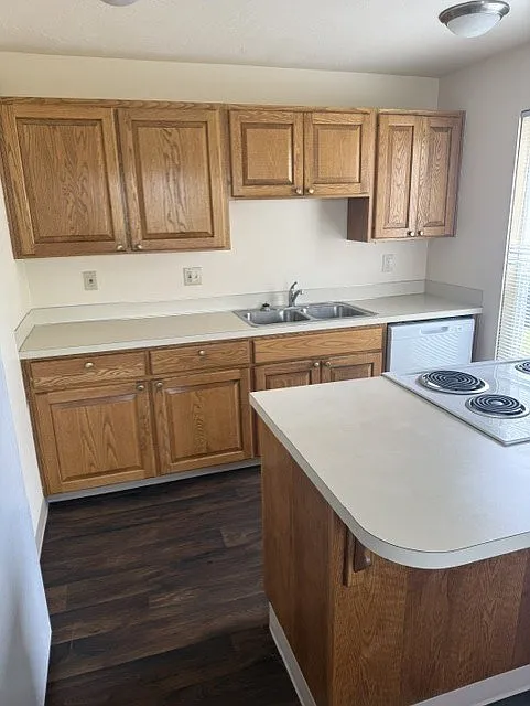Spacious Kitchen - Hawthorne Park