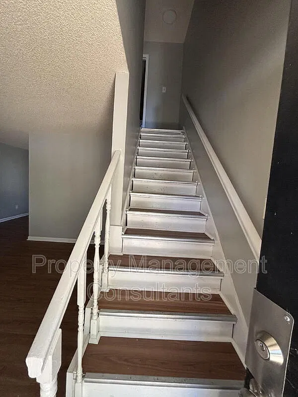 2 bed, 1.0 bath, 950 sqft, $1,200 — Photo 3