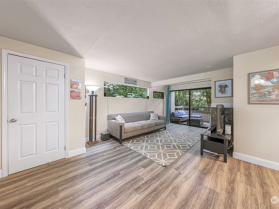 3rd image of 10925 NE 37th Place #2