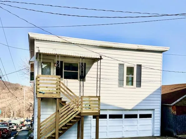223 Carbon St, Lehighton, PA 18235
