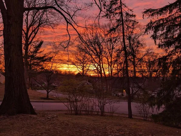 2 Sunset Dr, Paoli, PA 19301