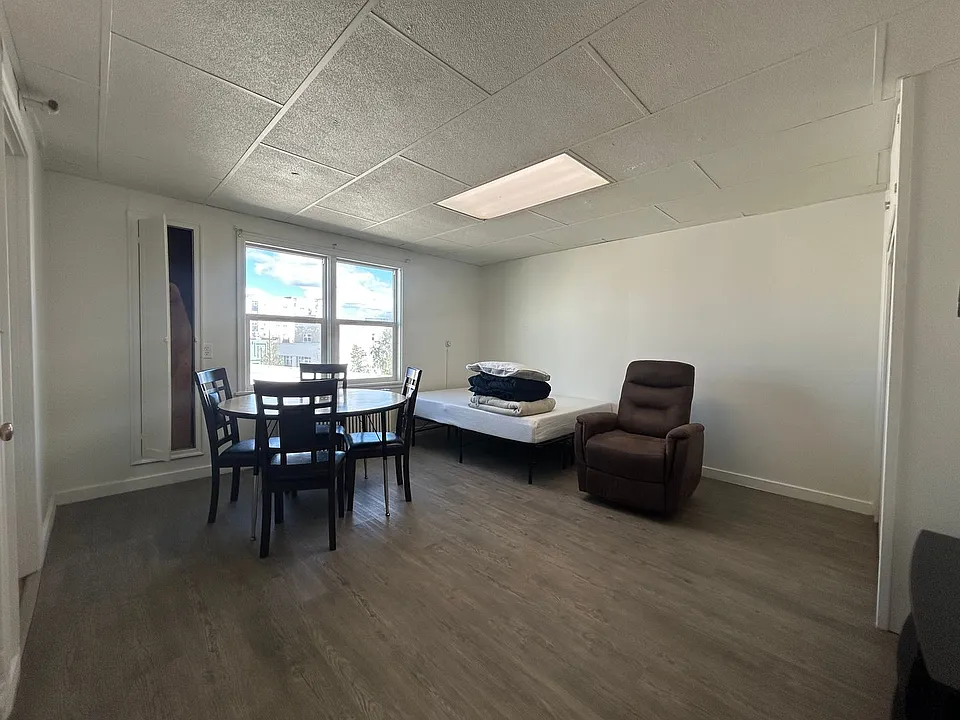 609.5 4th Ave
