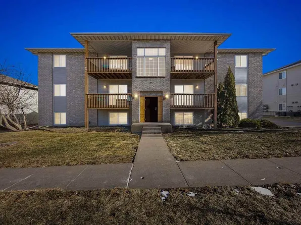 56 W Side Dr, Iowa City, IA 52246