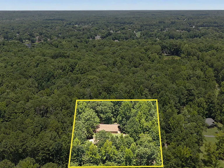 241 Busbin Rd — Photo 3