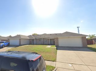 857 Robinson Ct #B, Grand Prairie, TX 75051