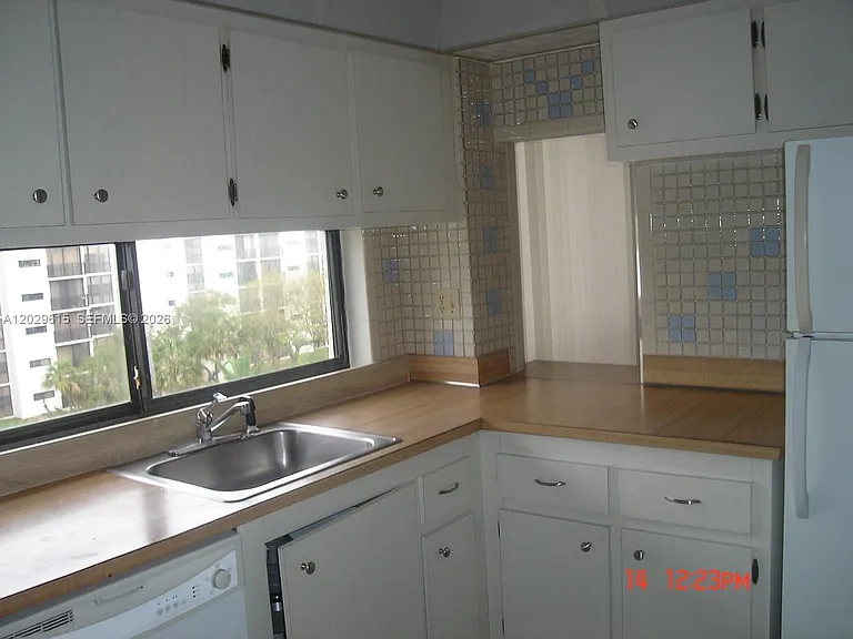 16919 N Bay Rd #504 — Photo 14