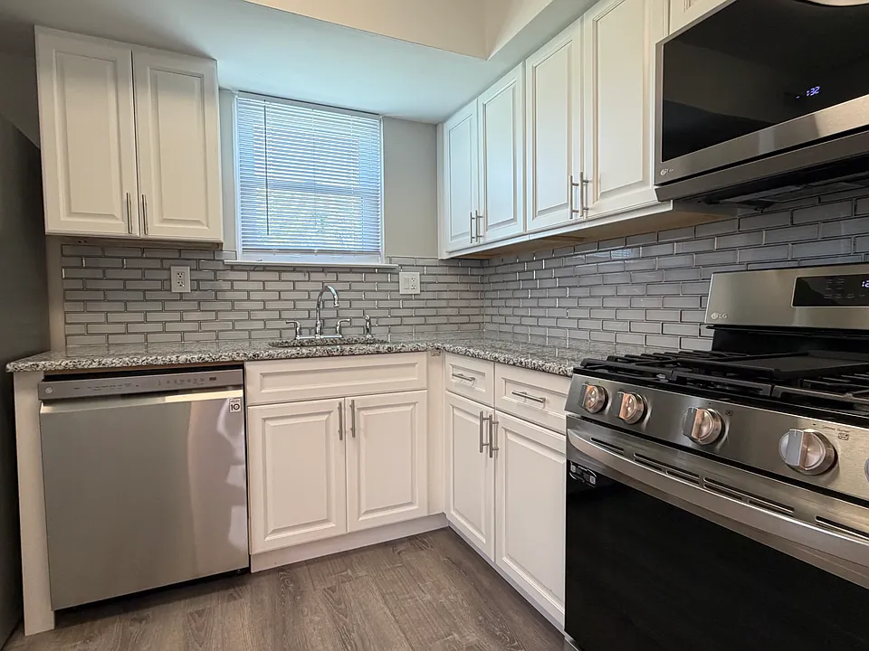 4548 Rosemarie Dr