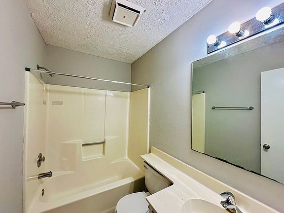 3rd image of 207 Sunn Aire Ct APT A