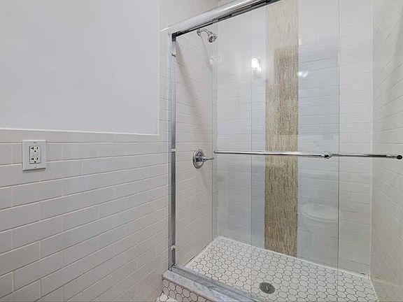 5th image of 248 Broome St #5F