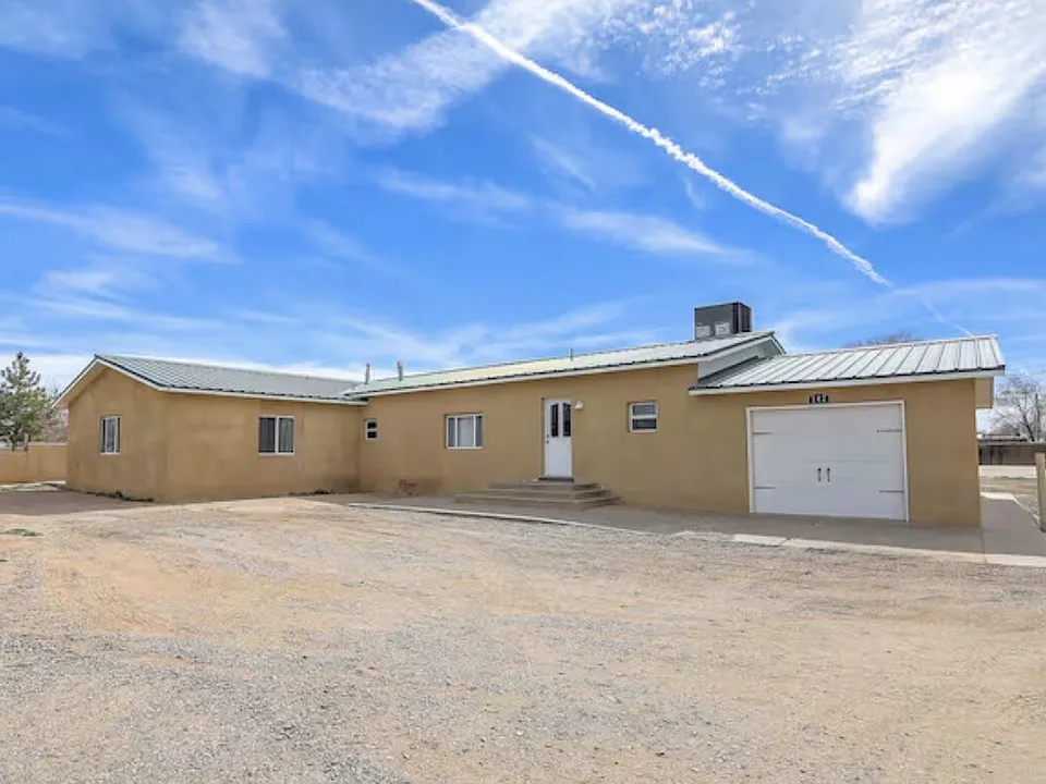 142 Ortega Rd NW
