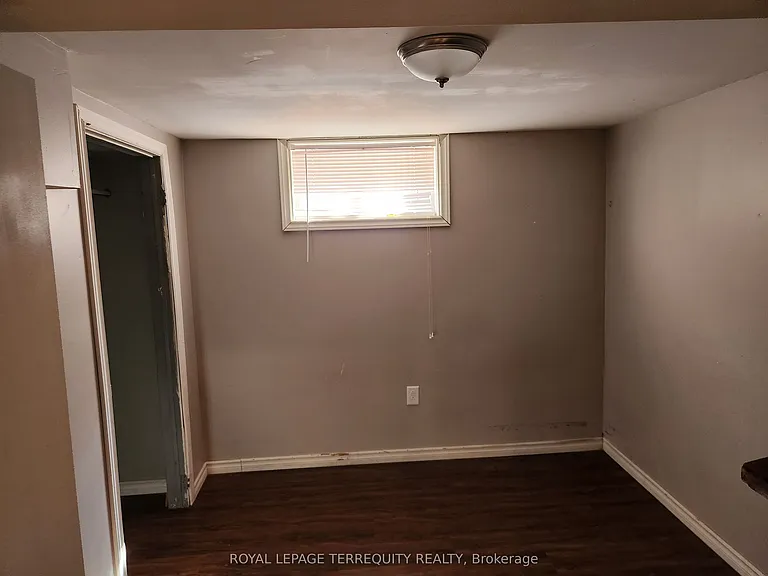 319 Hillcroft St #LOWER — Photo 12