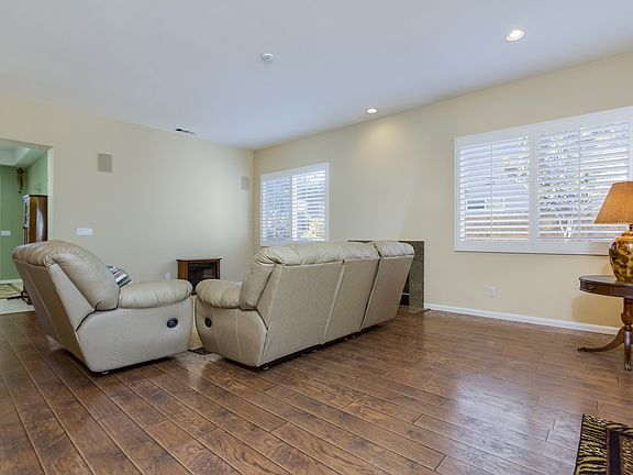 4th image of 2410 S Bowles Ln