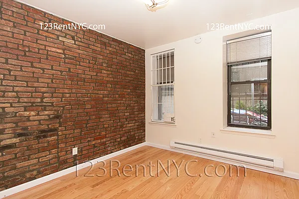 Rented by Chartwell Manhattan Realty | media 14