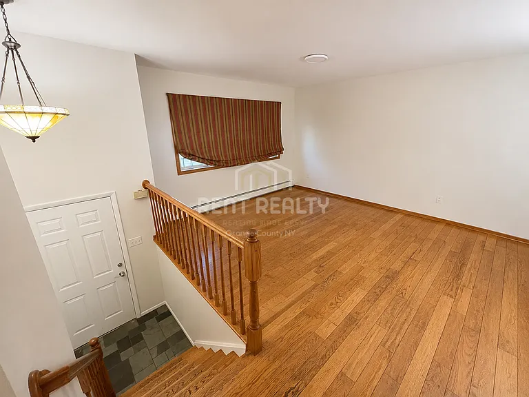 562 High St — Photo 2