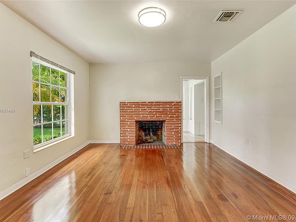 3rd image of 532 Zamora Ave