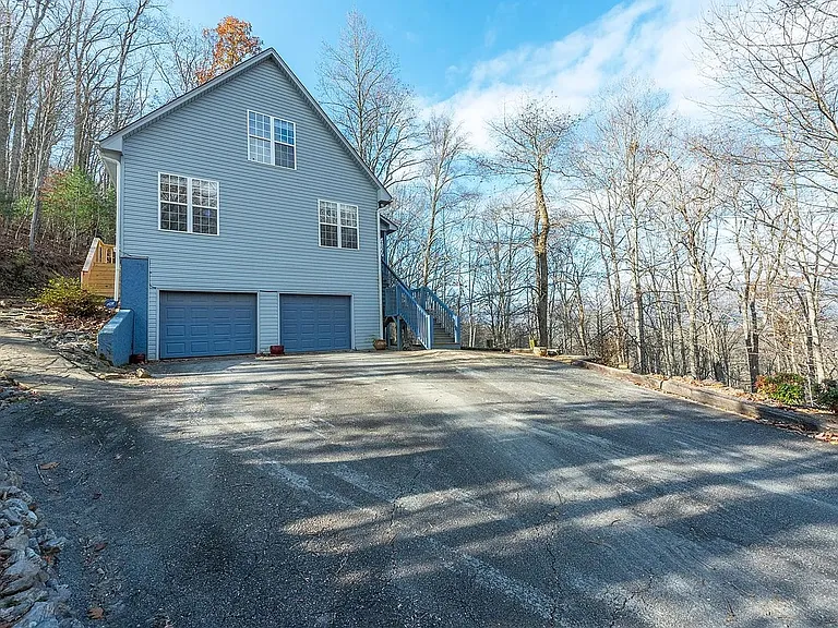 781 Parker Farm Rd — Photo 3