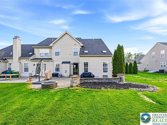 3rd image of 2066 Rolling Meadow Dr
