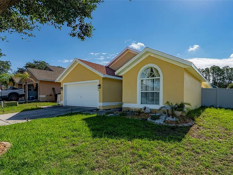 316 Westscott Dr — Photo 2