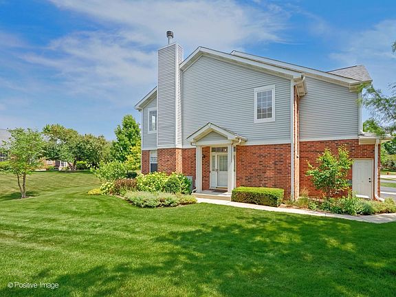 3rd image of 129 Chestnut Hills Cir #129
