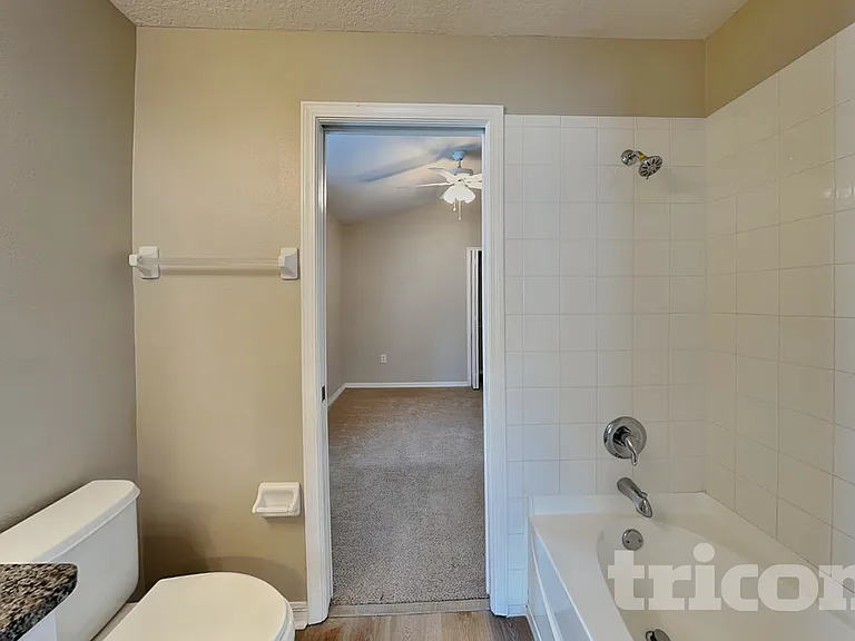10041 Creek Bluff Dr — Photo 13