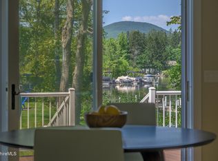 593 Lakeway Dr, Pittsfield, MA 01201