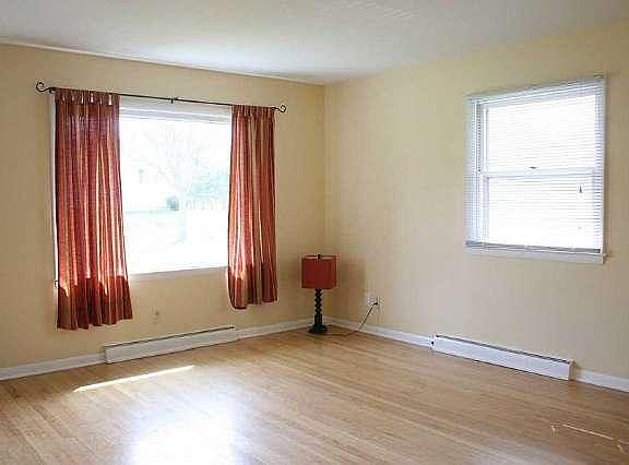 3rd image of 900 John St