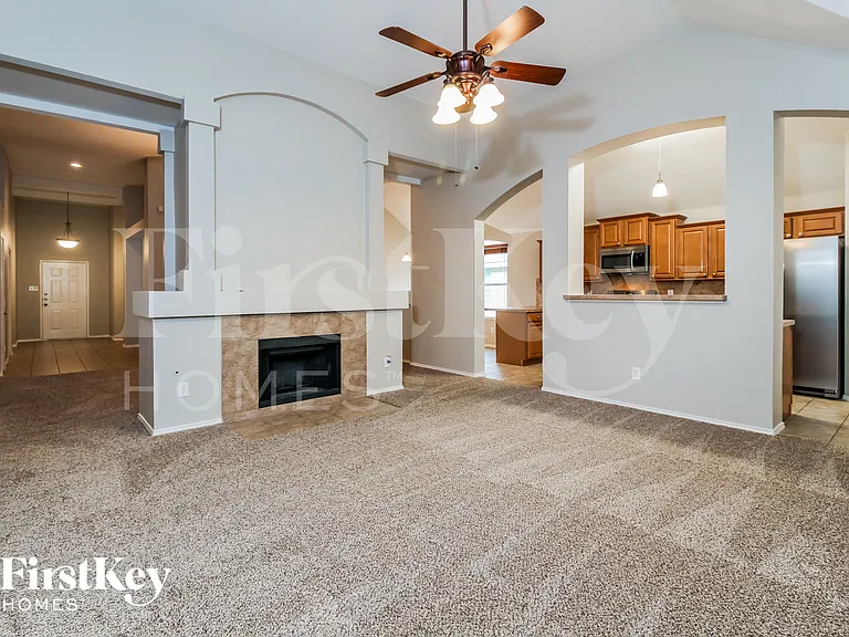 1233 Logan Dr — Photo 3
