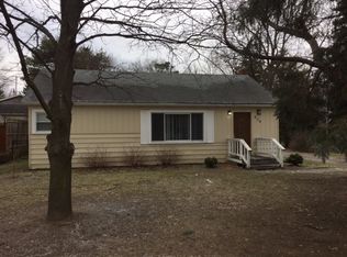 924 S Adelaide St, Fenton, MI 48430