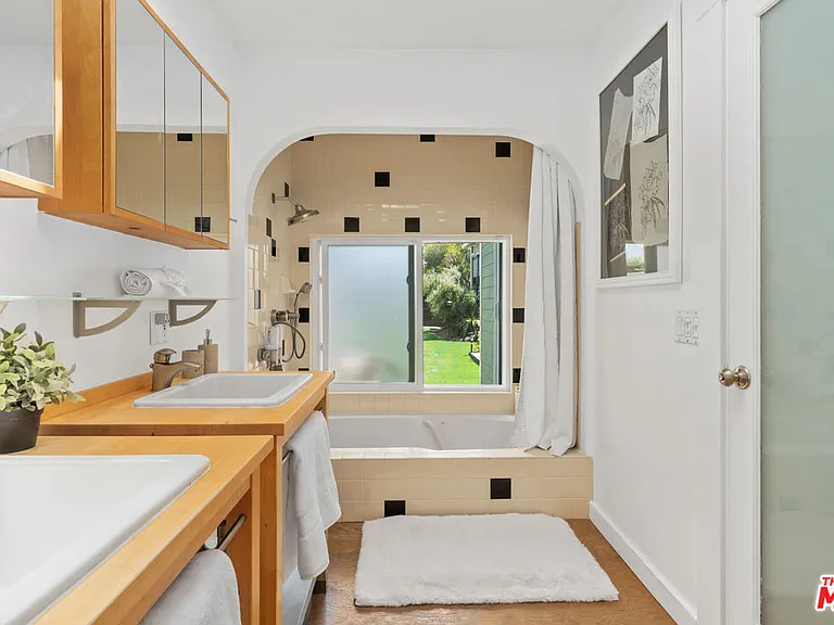 340 5th Ave — Photo 38