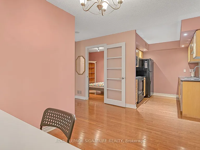 270 Wellington St W #710 — Photo 29