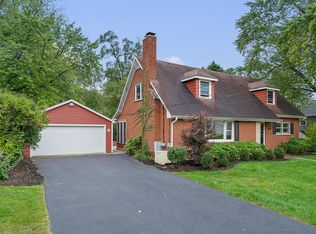 904 University Pl, Wheaton, IL 60187