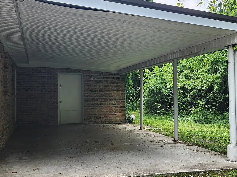 408 Meadow Ln — Photo 2