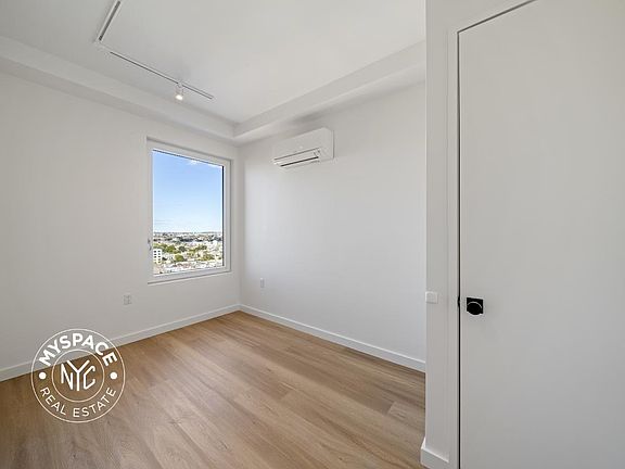 4th image of 931 Carroll St #905