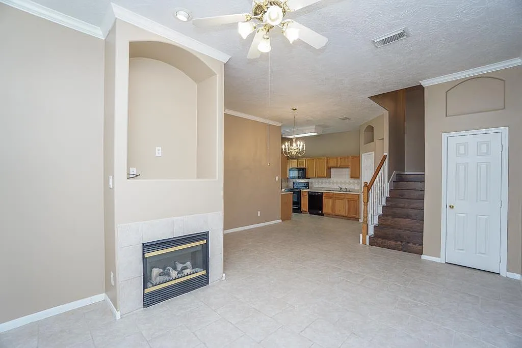 3 bed, 3.0 bath, 1435 sqft, $1,850 — Photo 4