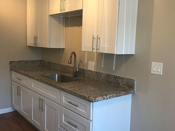 3rd image of 326 W University Ave APT 3