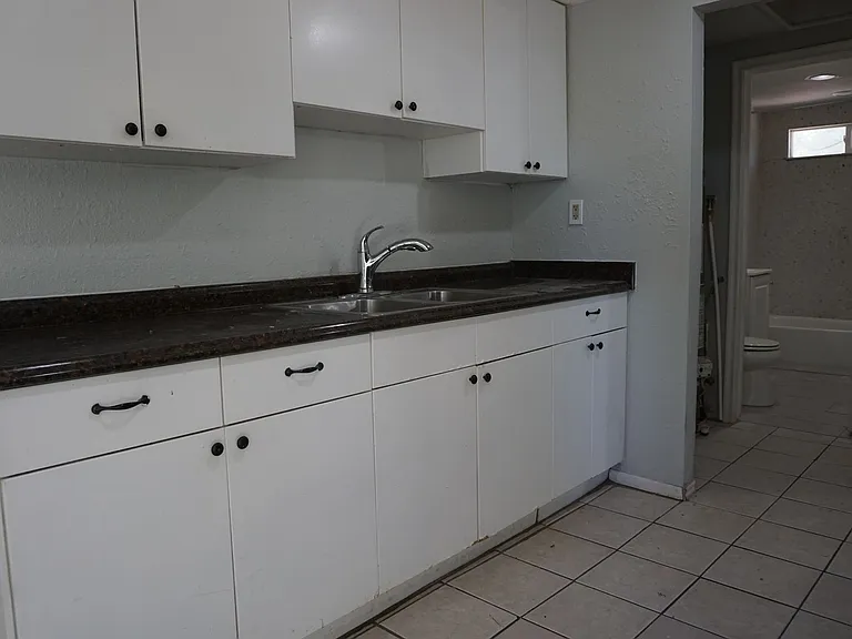 3670-3672 Atlas Way — Photo 4