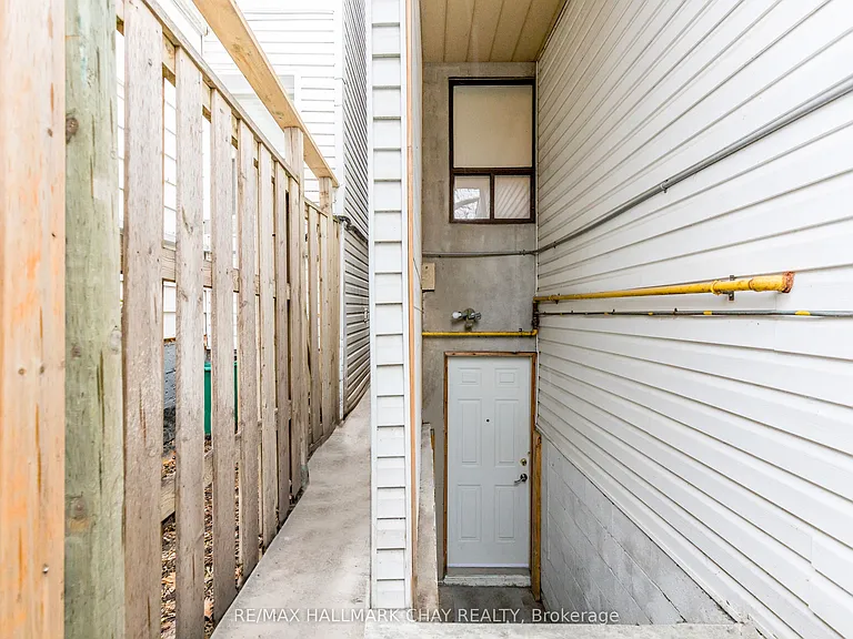 80 Rushbrooke Ave #LOWER — Photo 2