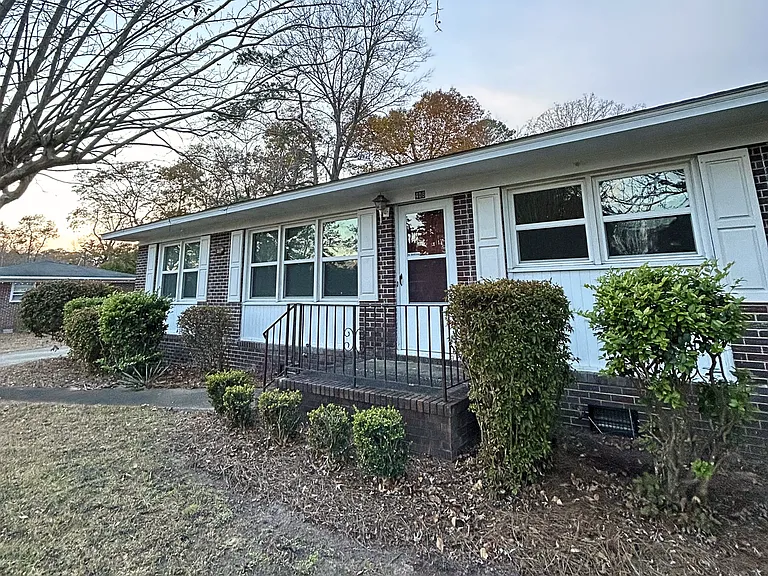 408 Lynette Dr — Photo 1