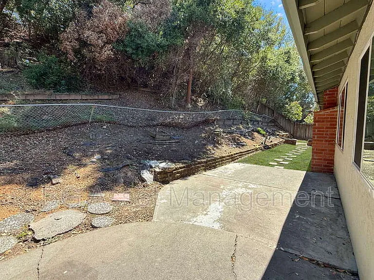 2672 Doidge Ave — Photo 36